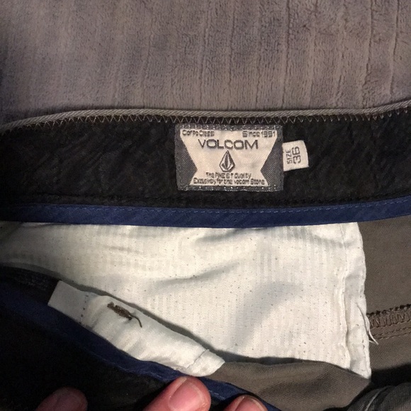 Volcom shorts - Picture 2 of 3